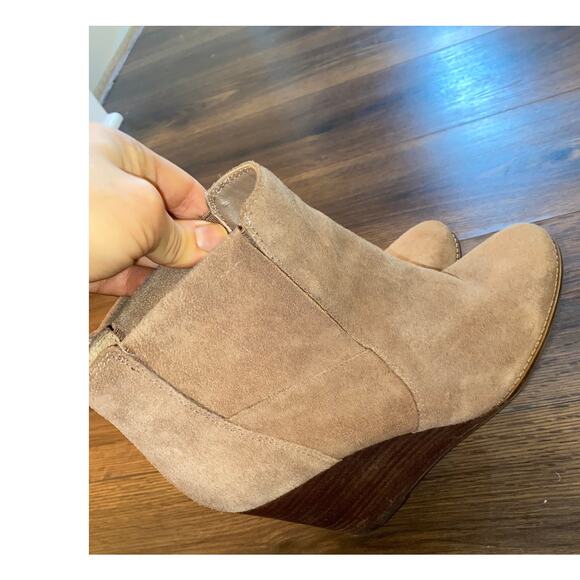 EUC Jessica Simpson Ciandra Wedge Ankle Booties Size 8 Taupe Suede Leather - Picture 3 of 13